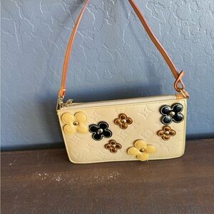 Louis Vuitton Fleur Lexington Vernis Pouchette